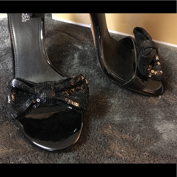 Michael Kor Black heels NEW in box - Picture 7 of 8